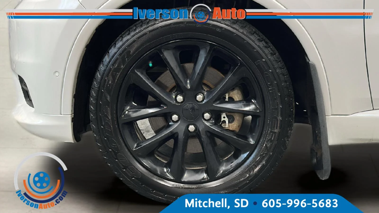 Used 2018 Ivory Tri-Coat Pearl Dodge R/T image 9