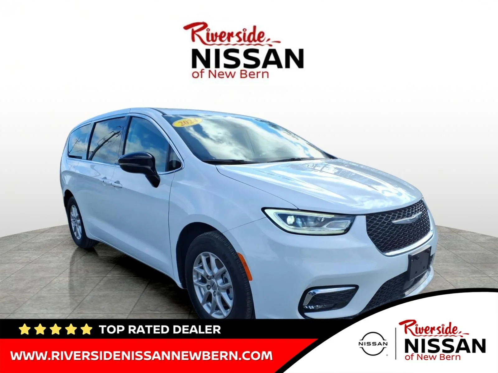 2024 Chrysler Pacifica Touring L's photo