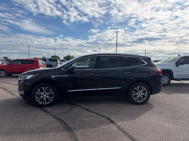 Used 2018 Includes Spectra Gray lower exterior accent color.) Buick Avenir image 4