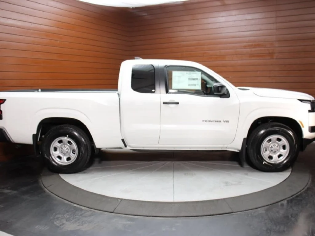 New 2027 Glacier White Nissan King Cab® S image 29