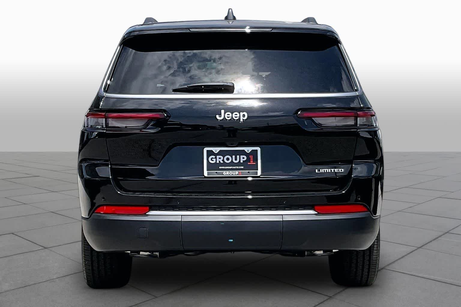 New 2026 Diamond Black Crystal Pearl-Coat Exterior Paint Jeep Limited image 4