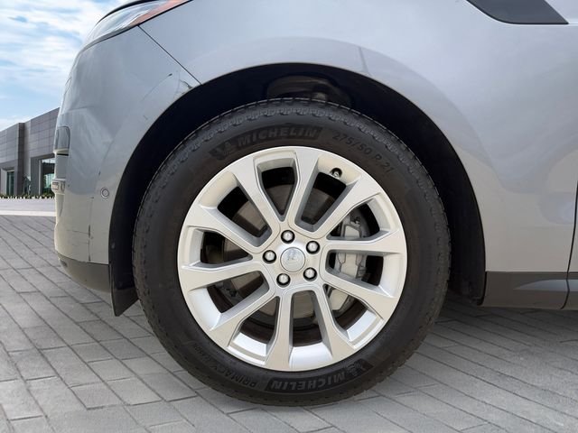 Used 2023  Land Rover SE image 9