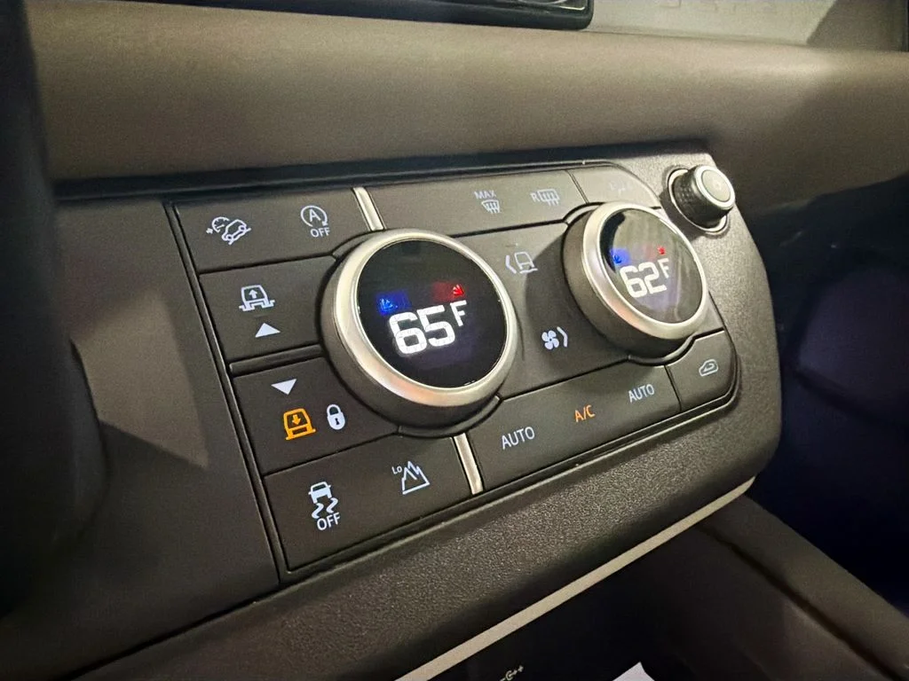 Used 2020 Tasman Blue Metallic Land Rover S image 17