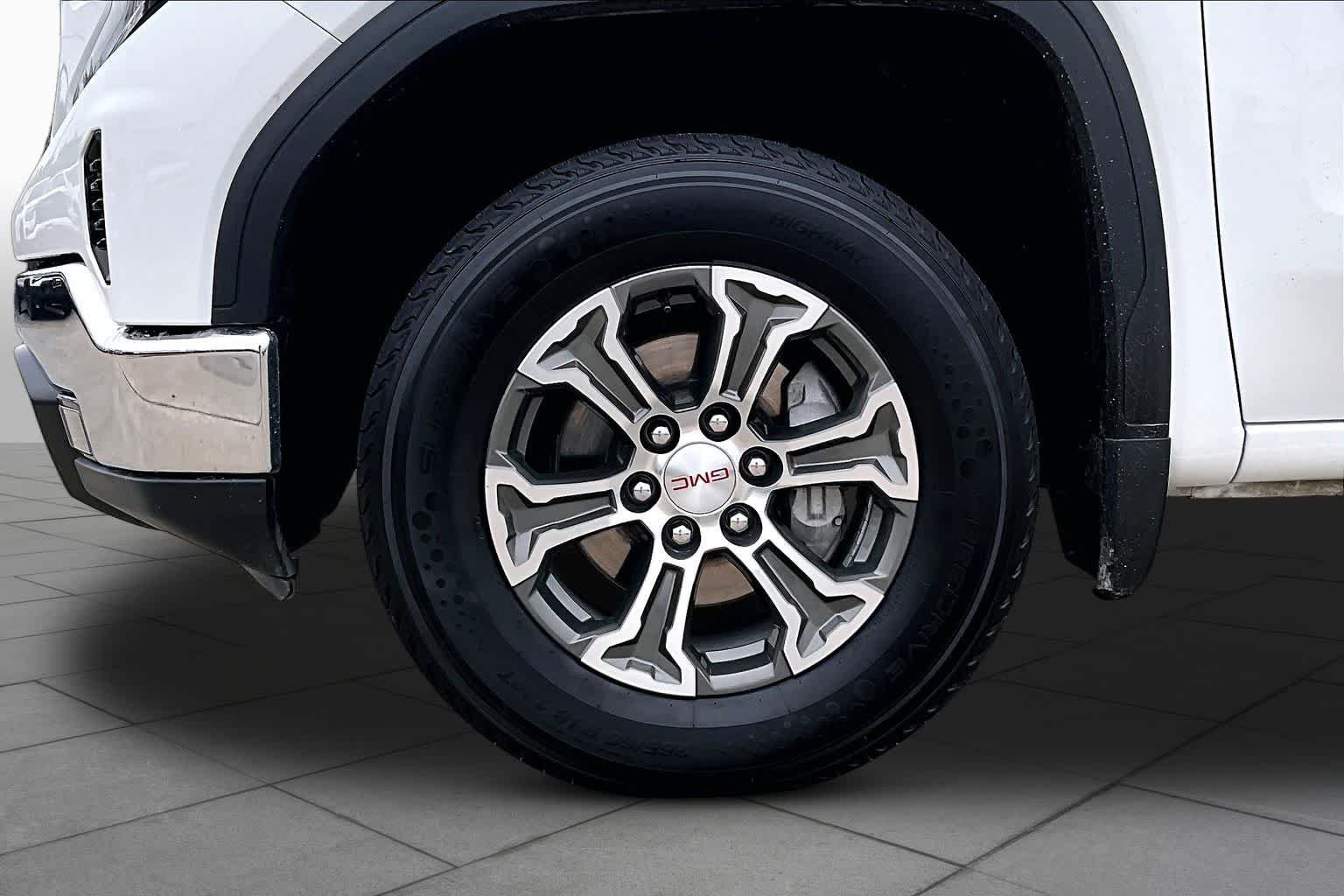 Used 2023 Sterling Metallic GMC AT4X image 11