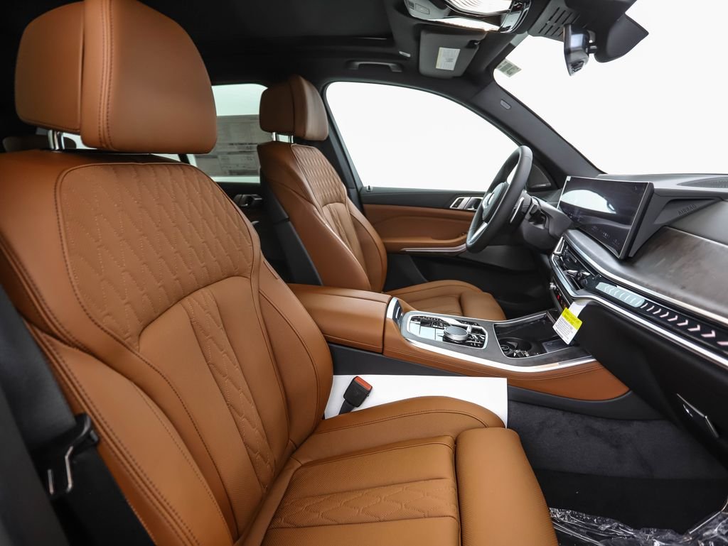 New 2026 Black Sapphire Metallic BMW xDrive40i image 31