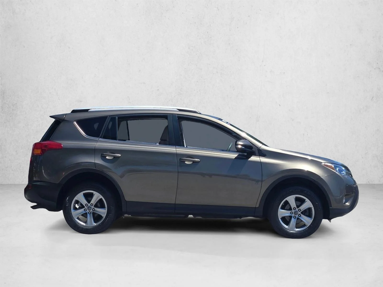 Used 2015 Pyrite Mica Toyota XLE image 4