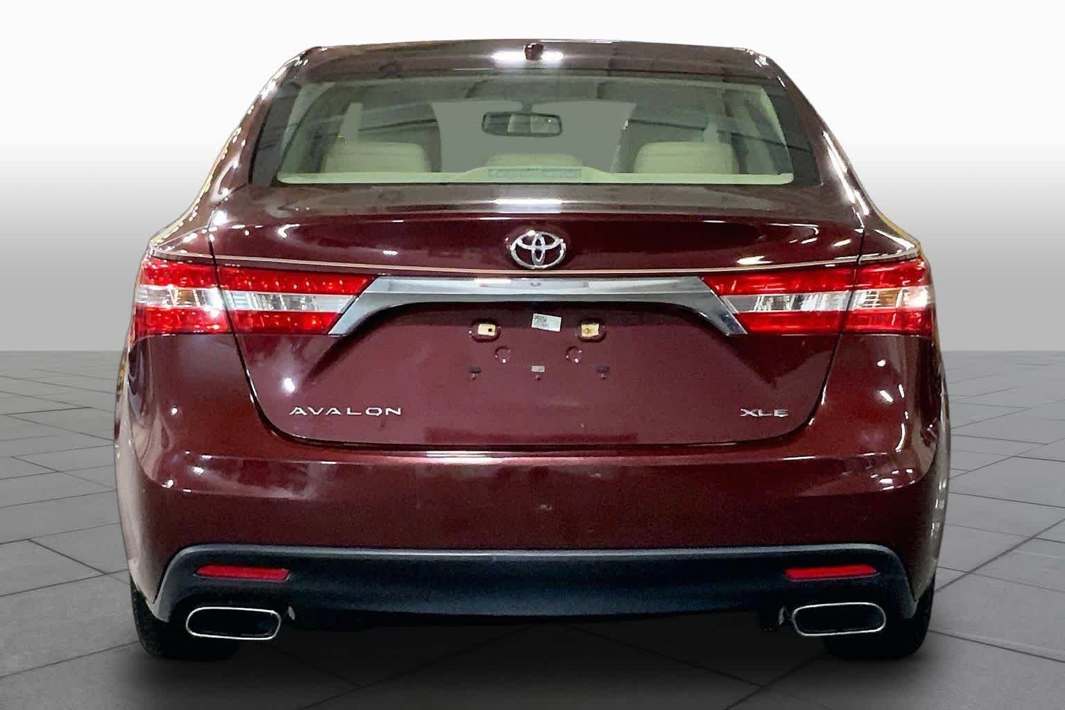 Used 2015 Ooh La La Rouge Mica Toyota XLE Touring image 5