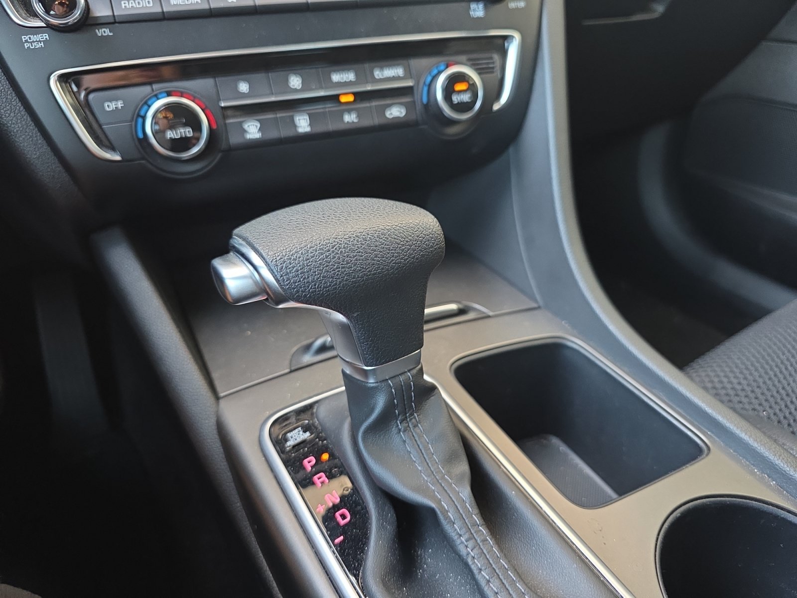 Used 2019 Passion Red Kia S image 20