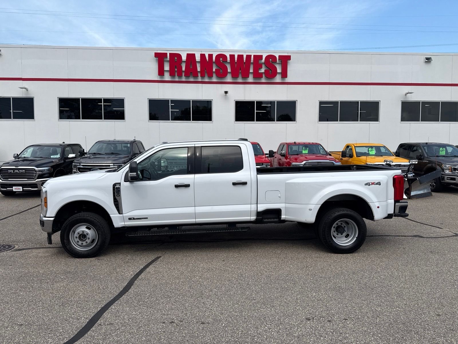 Used 2024 Ford F-350 Super Duty XLT with VIN 1FT8W3DT9REC86423 for sale in Minneapolis, Minnesota