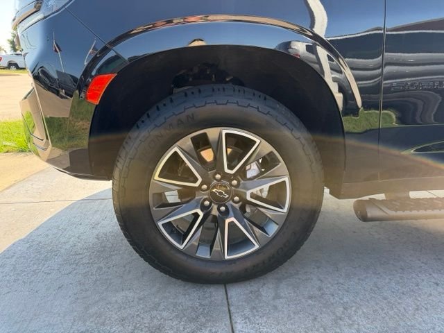 Used 2023 Black Chevrolet Z71 image 4