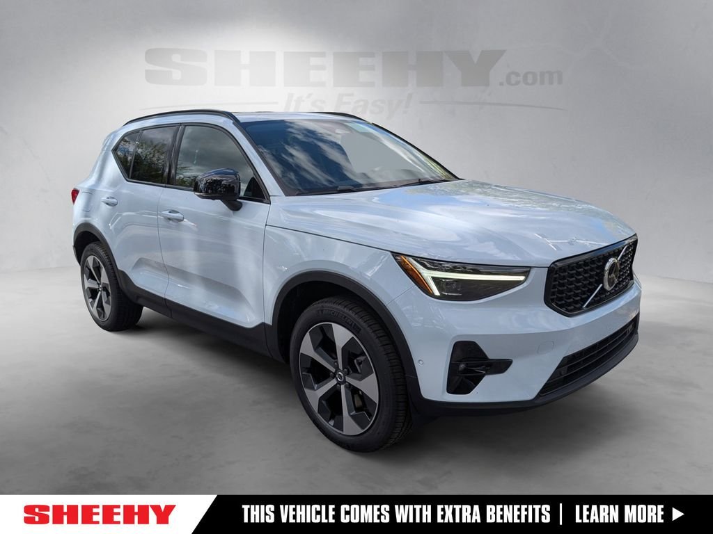 2026 Volvo XC40 B5 Plus Dark AWD's photo