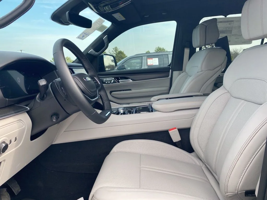 Used 2026 Black Jeep Summit Obsidian image 14