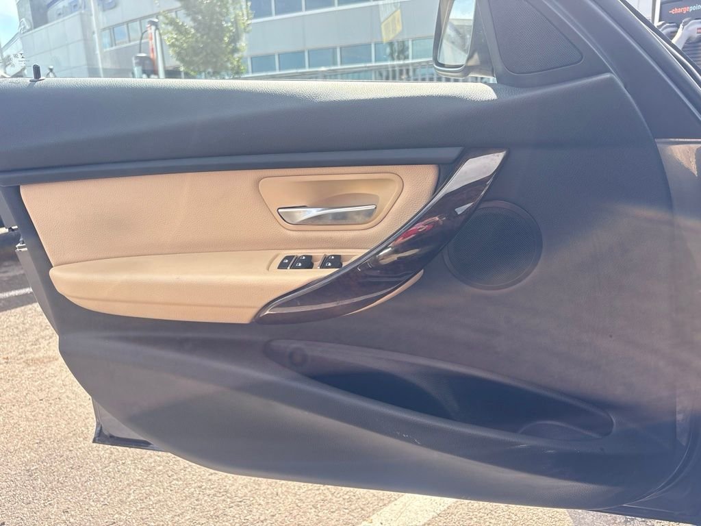 Used 2017 Gray BMW 320i xDrive image 12
