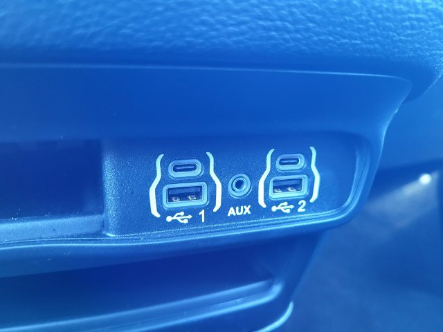 Used 2025 White Chrysler Select image 19