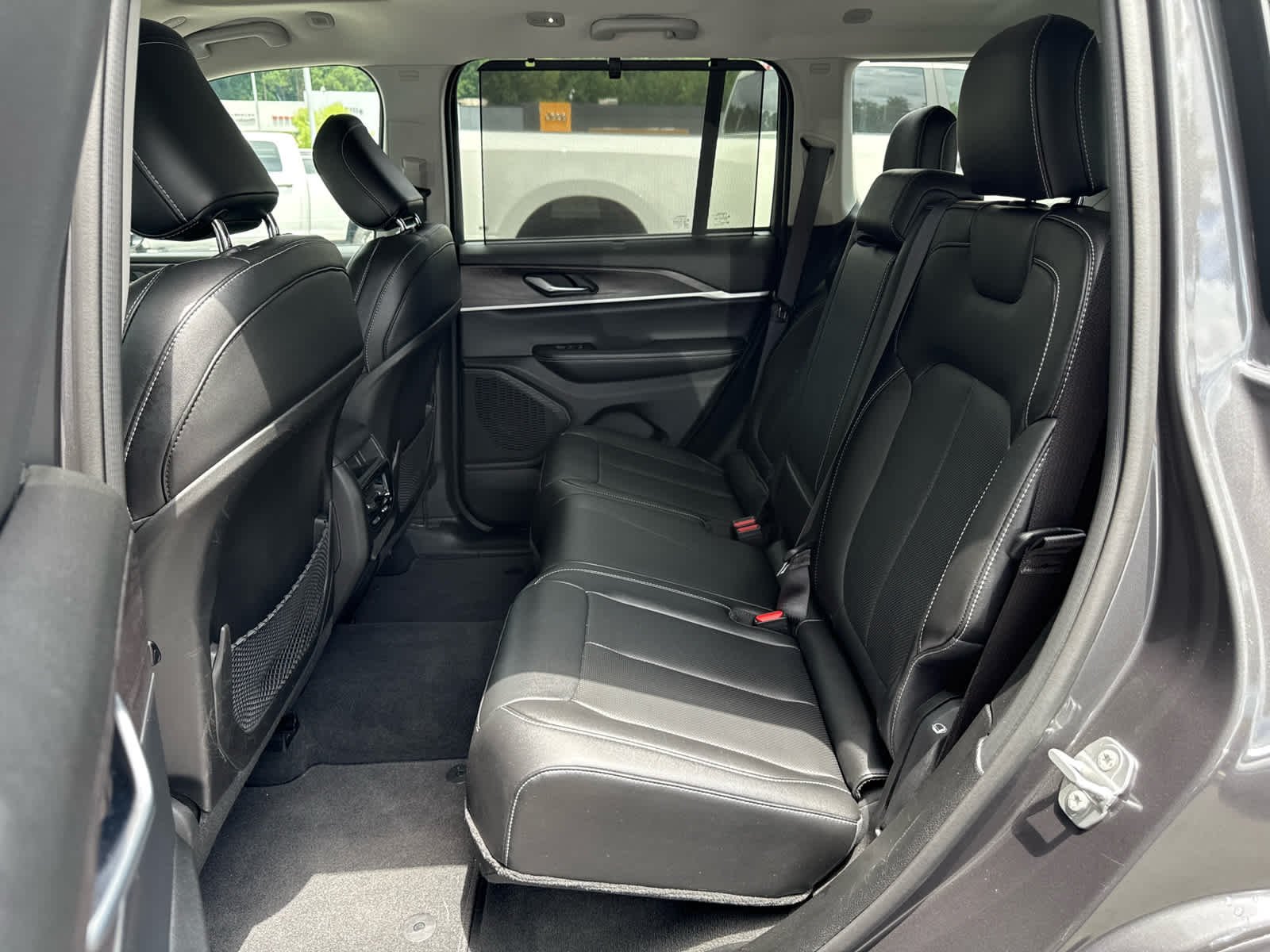 Used 2023 Baltic Gray Metallic Clearcoat Jeep Limited image 24