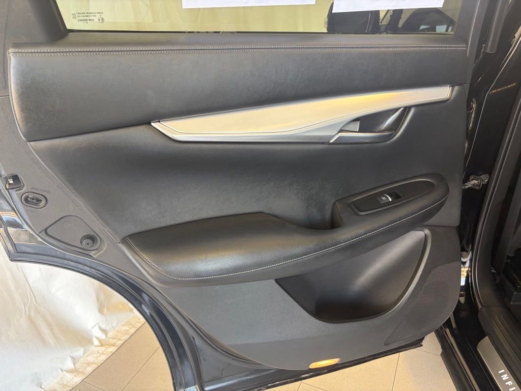 Used 2020 Black Obsidian INFINITI LUXE image 27