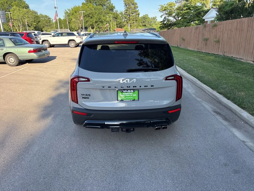 Used 2022 Gray Kia EX image 4
