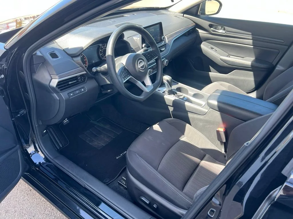 2025 Nissan Altima SV - Photo 11