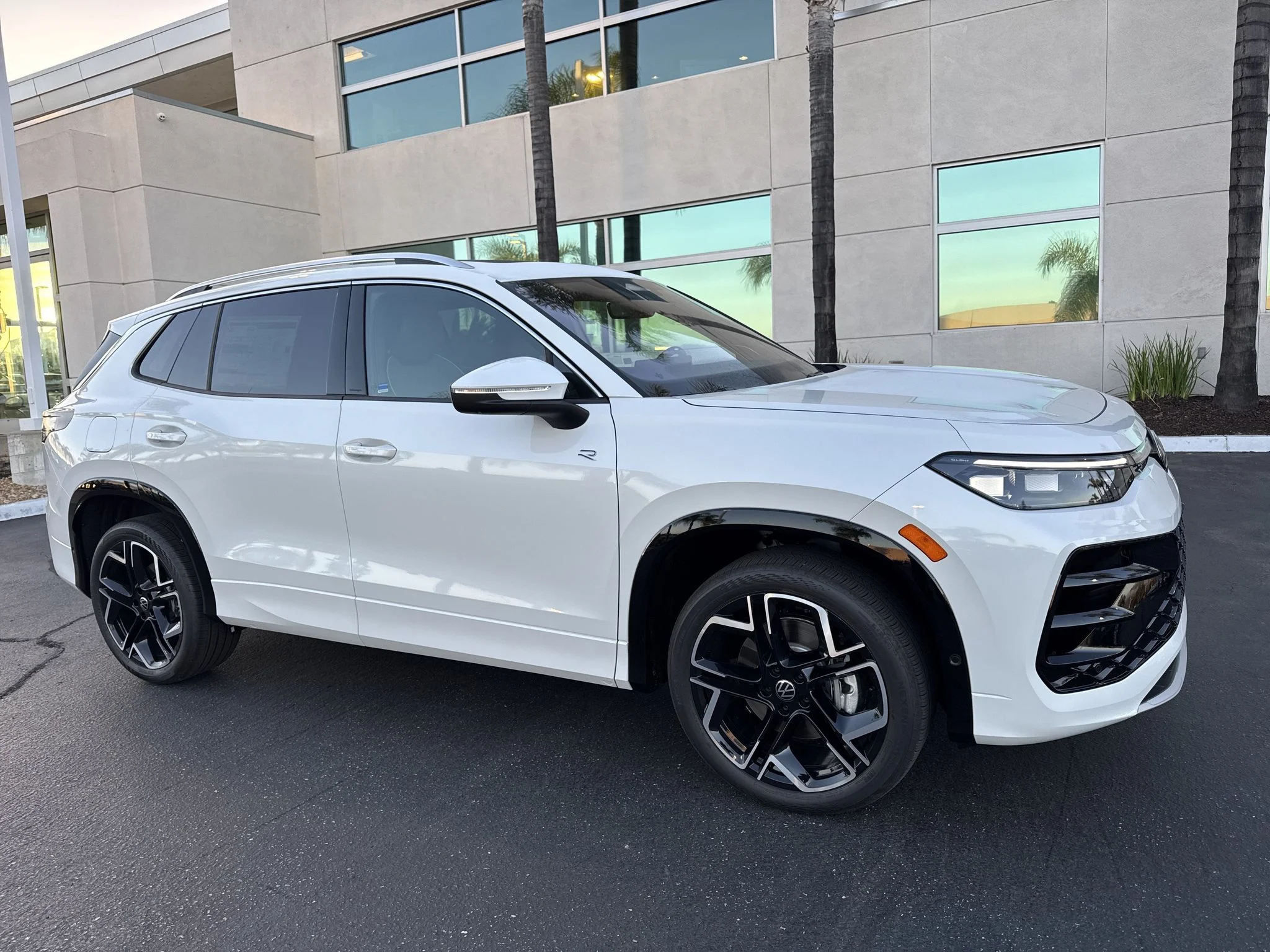 New 2026 Opal White Pearl Volkswagen SEL R-Line Turbo image 2