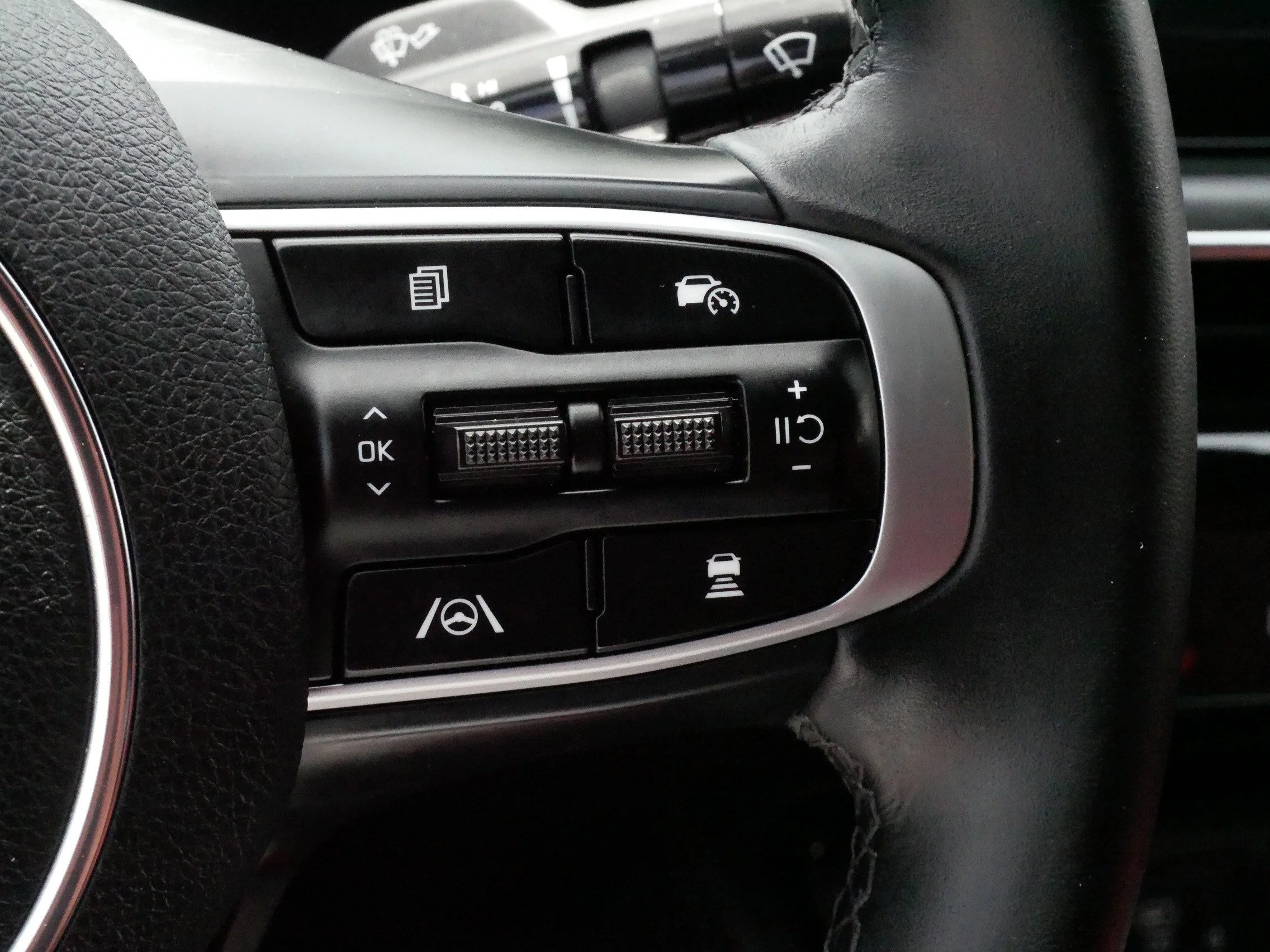 Used 2025 Steel Matte Gray Kia GT-Line image 30