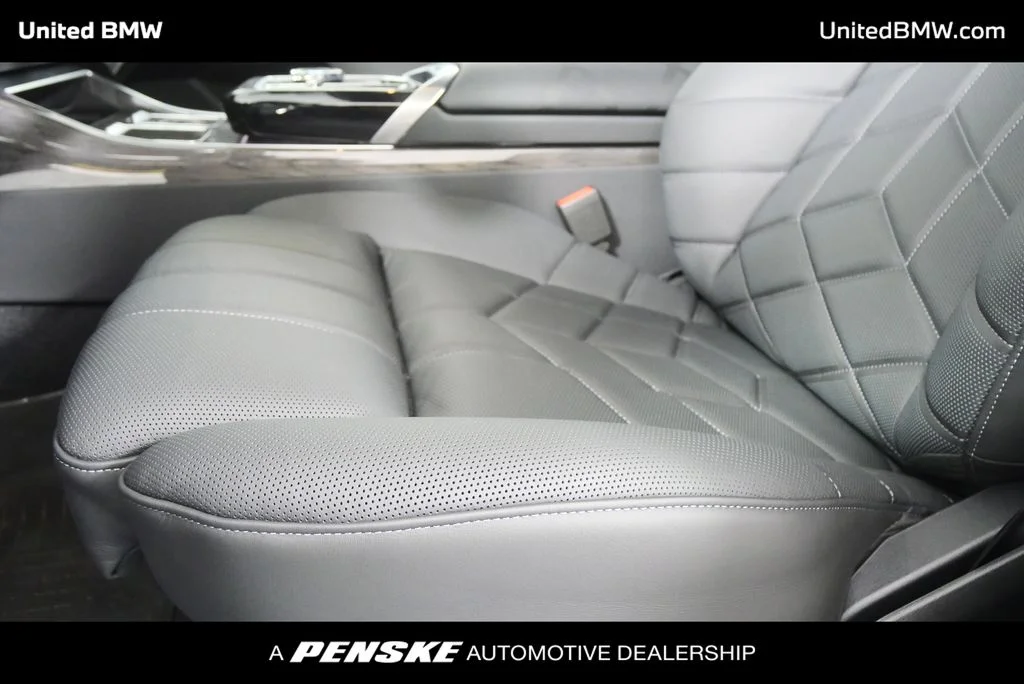 New 2026 Black Sapphire Metallic BMW 760i xDrive image 9