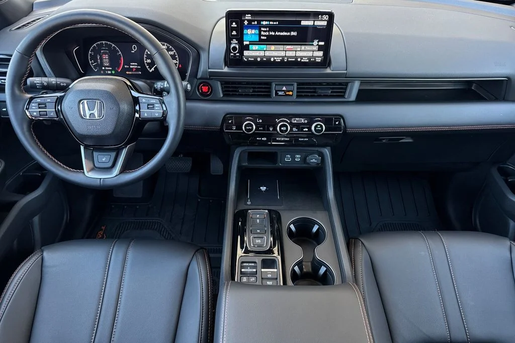 Used 2025 Lunar Silver Metallic Honda TrailSport image 15