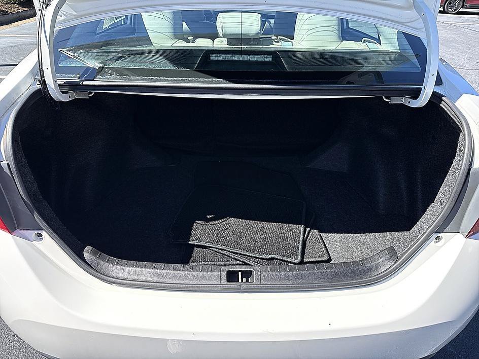 Used 2016 Super White Toyota LE image 21