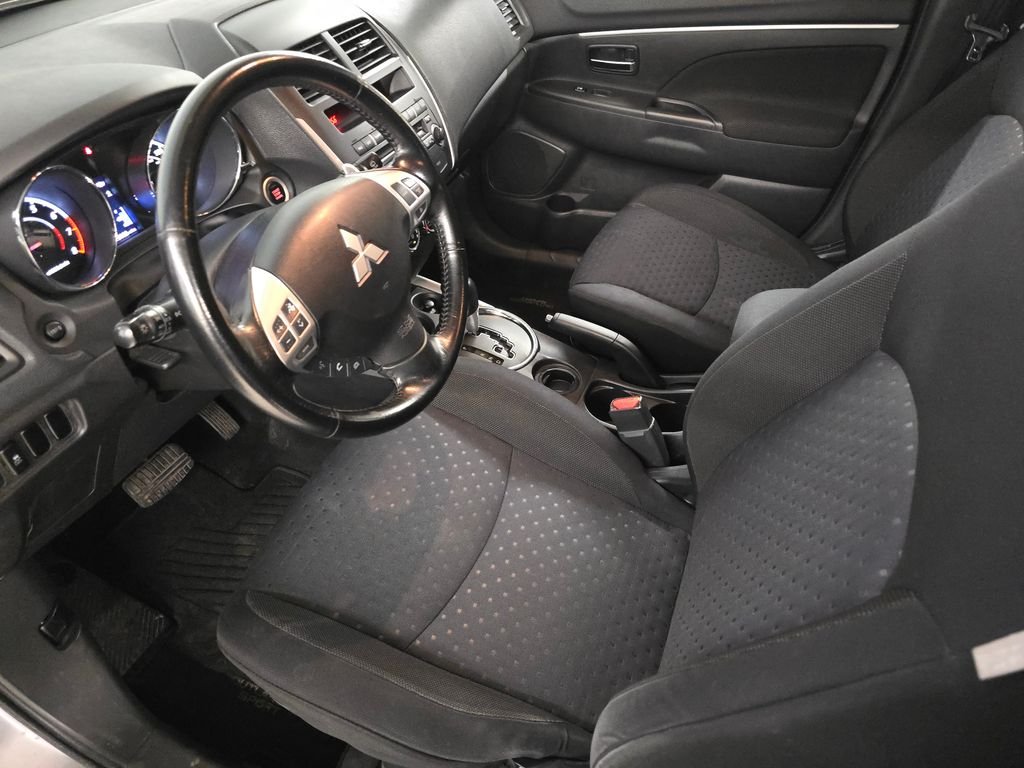 Used 2012  Mitsubishi SE image 17