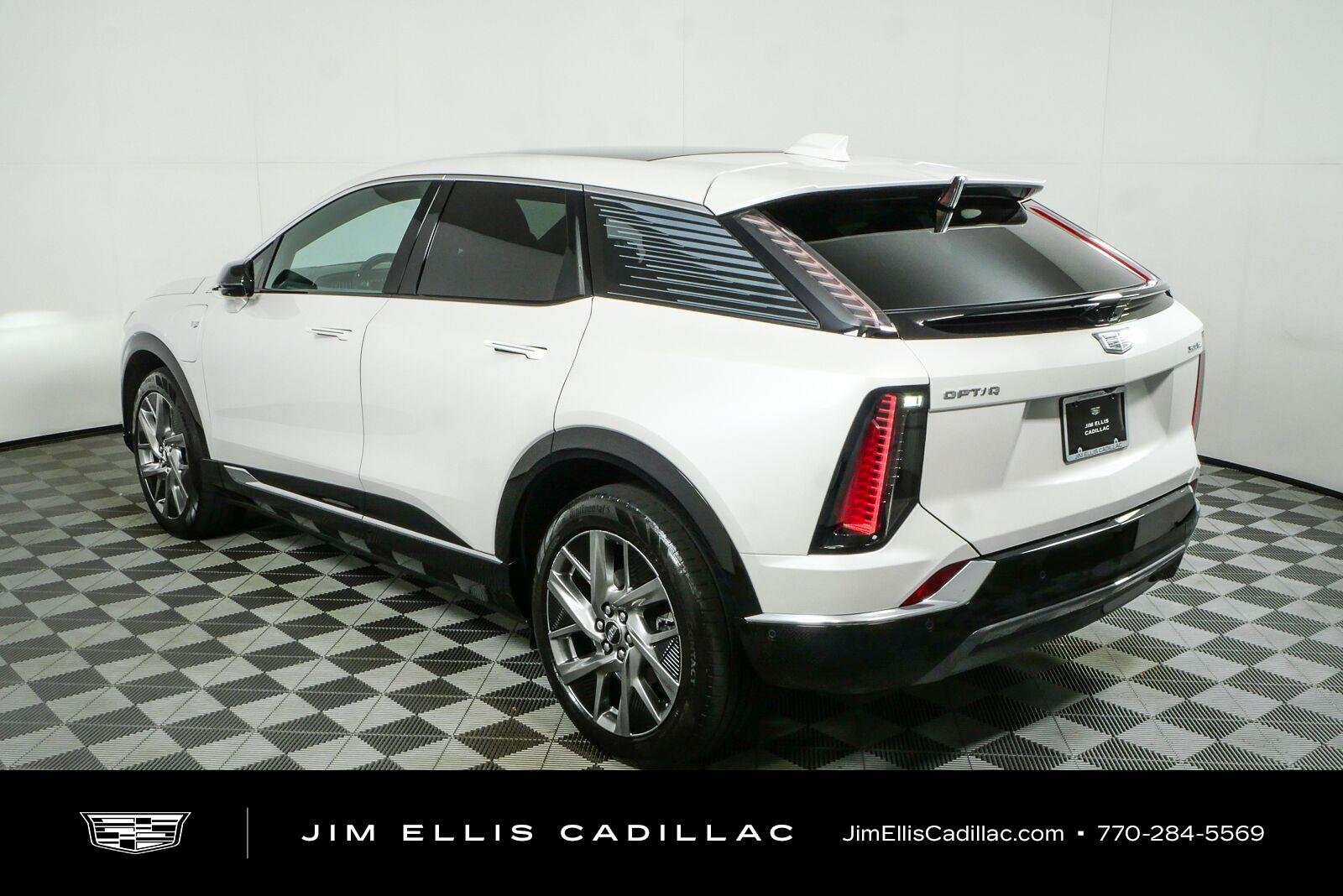 Used 2025 Crystal White Tricoat Cadillac Luxury 1 image 29
