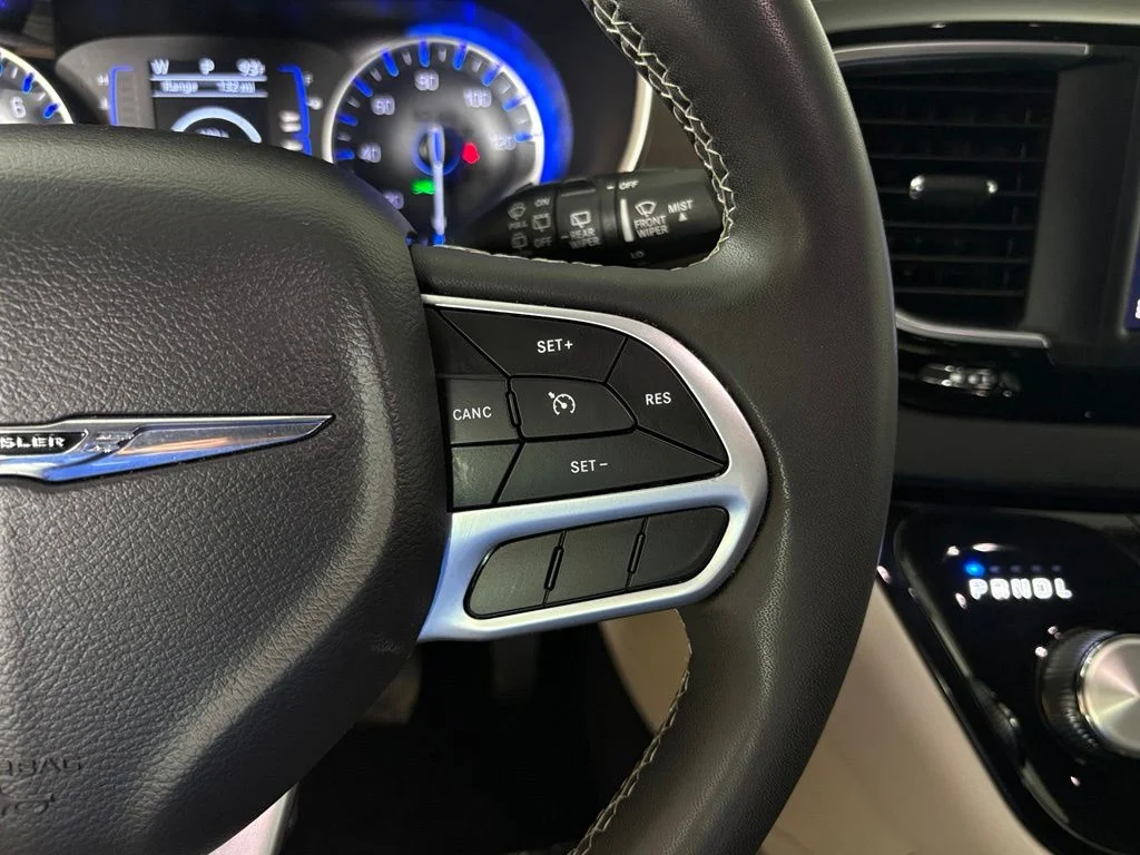 Used 2023 White Chrysler LX image 25