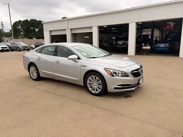2018 Buick LaCrosse Essence's photo