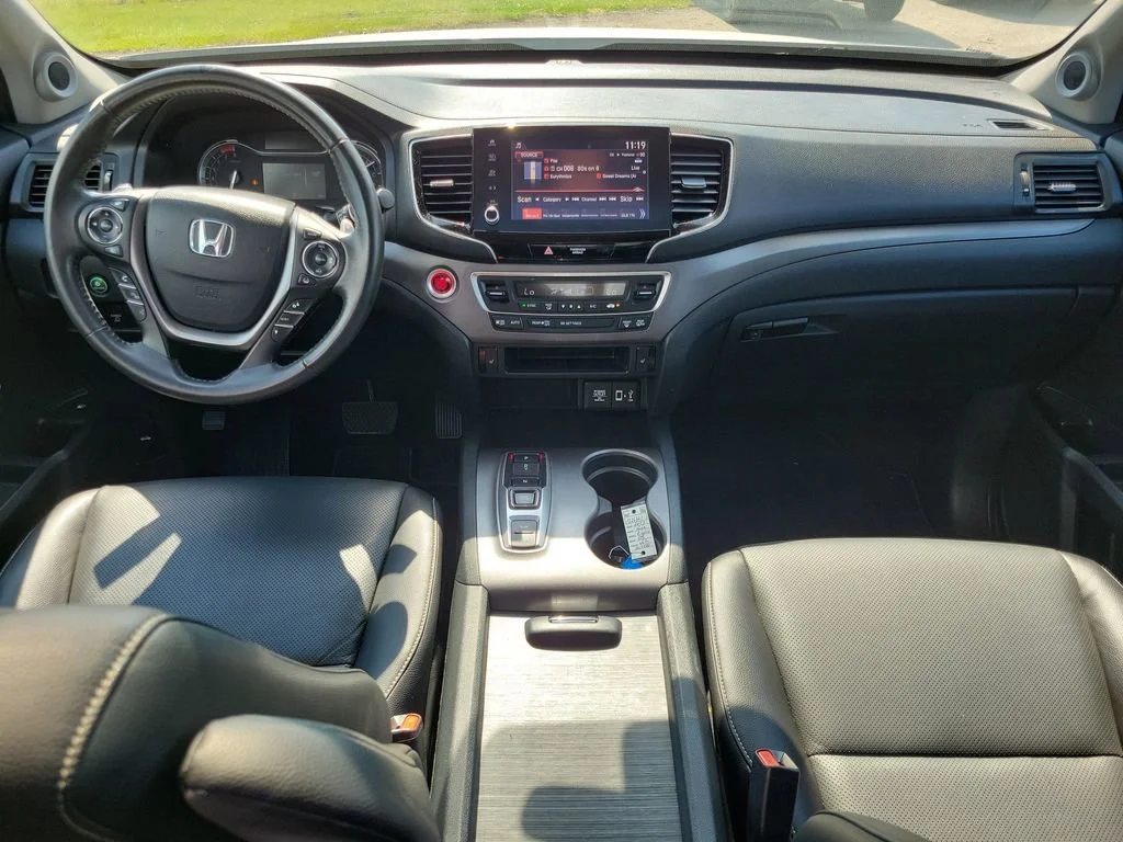 Used 2023 White Honda RTL image 11