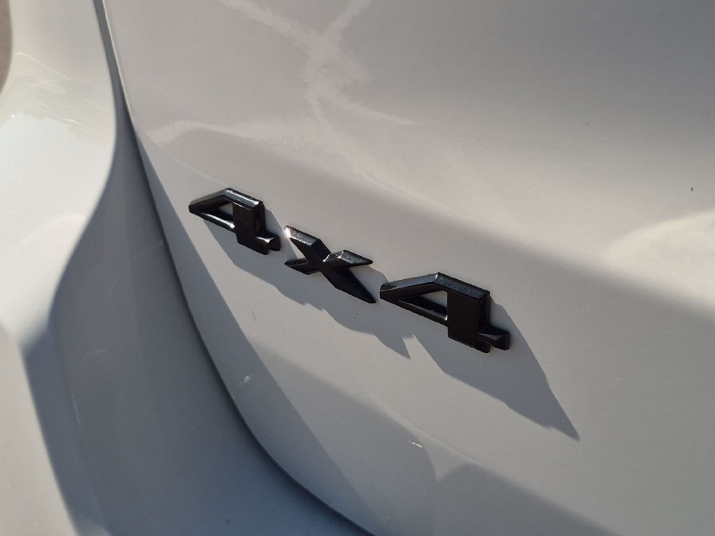 Used 2022 White Jeep Laredo X image 36