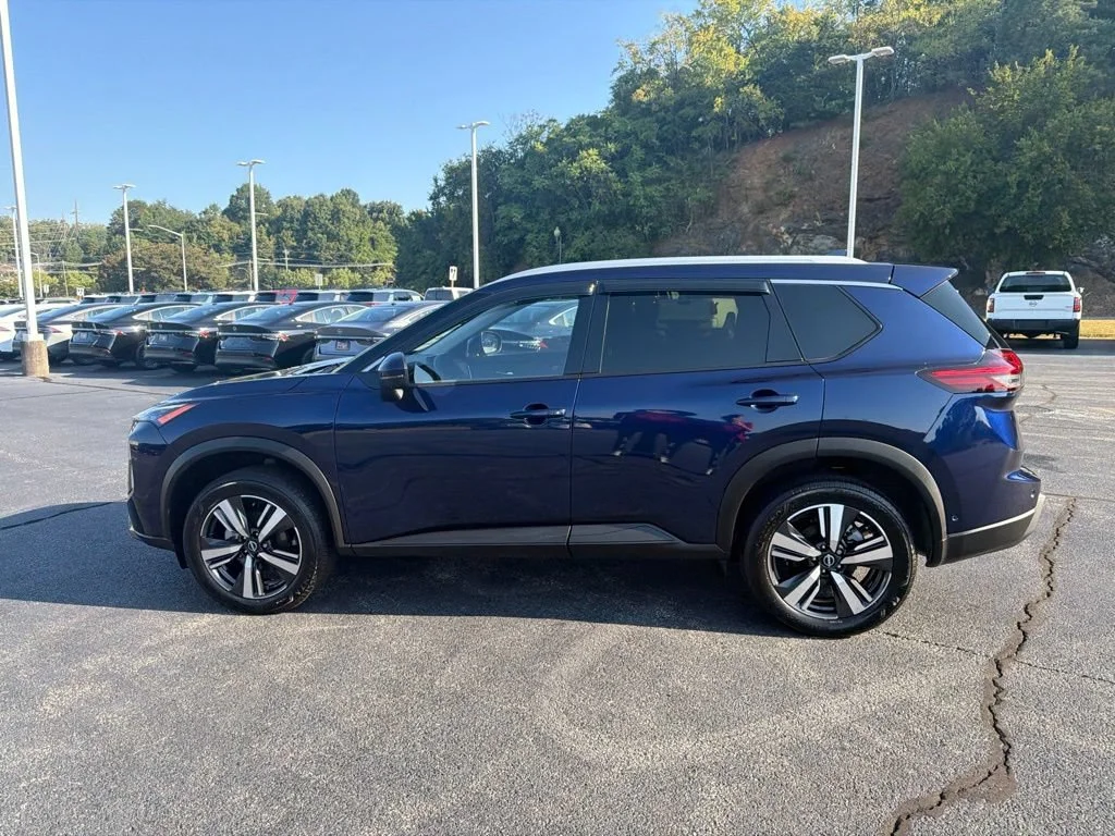 Used 2025 Deep Ocean Nissan SL image 4