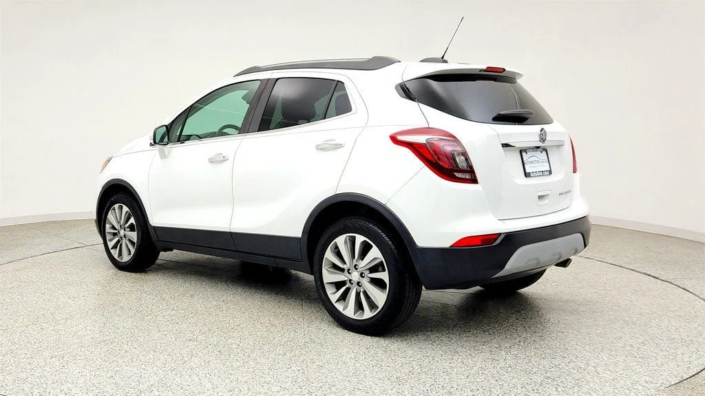 Used 2019 Summit White Buick FWD 4dr Preferred image 7