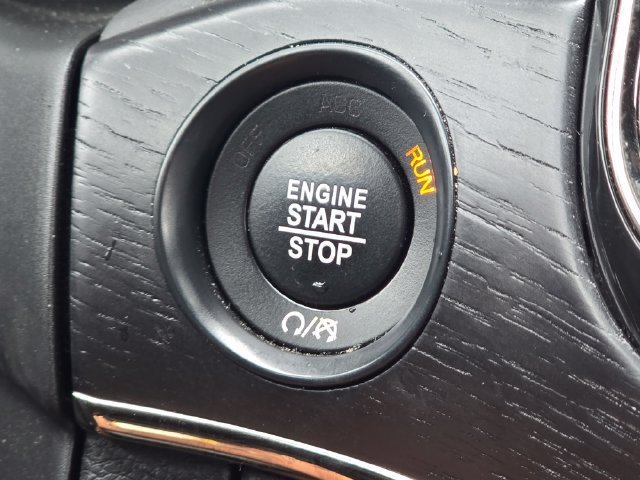 Used 2021 Diamond Black Crystal Pearlcoat Jeep High Altitude image 17