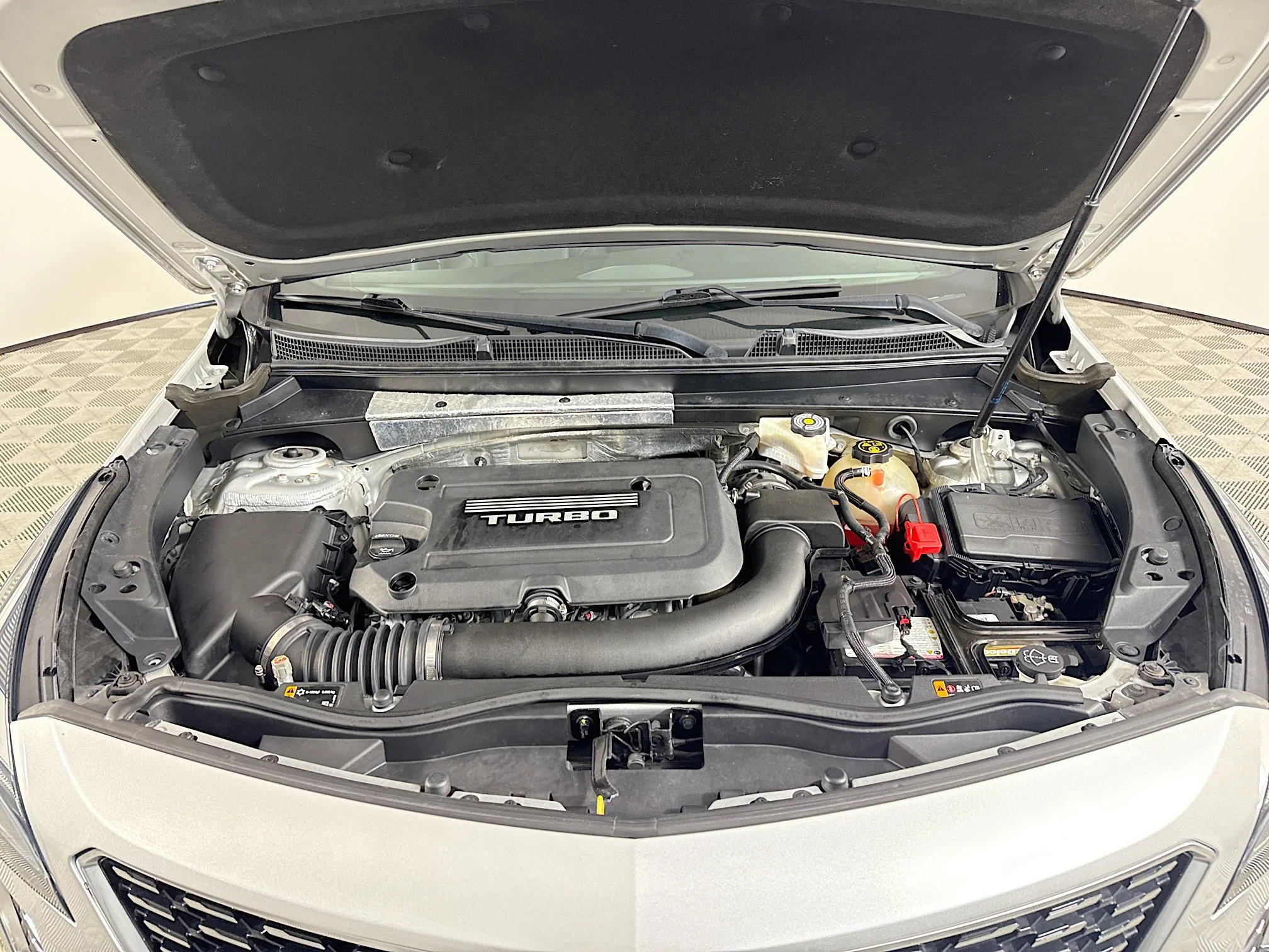Used 2019 Radiant Silver Metallic Cadillac FWD Premium Luxury image 35