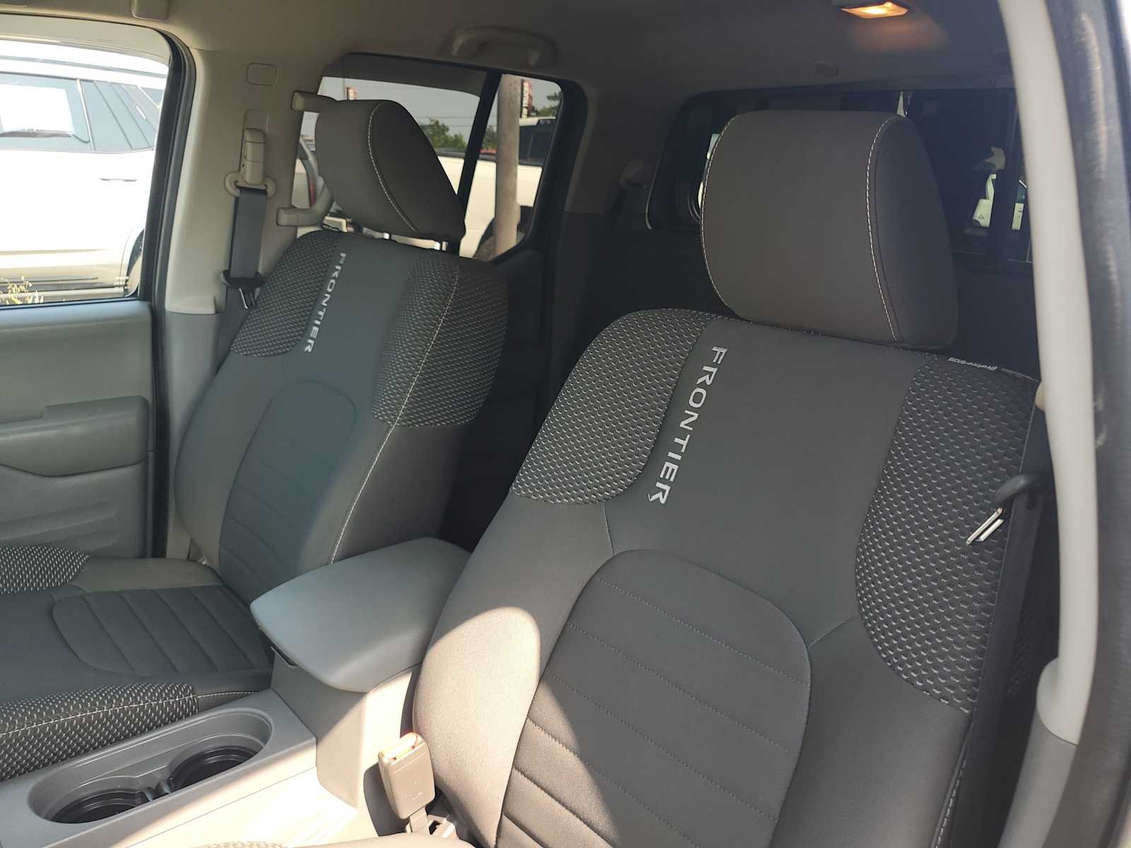 Used 2019  Nissan Desert Runner image 24