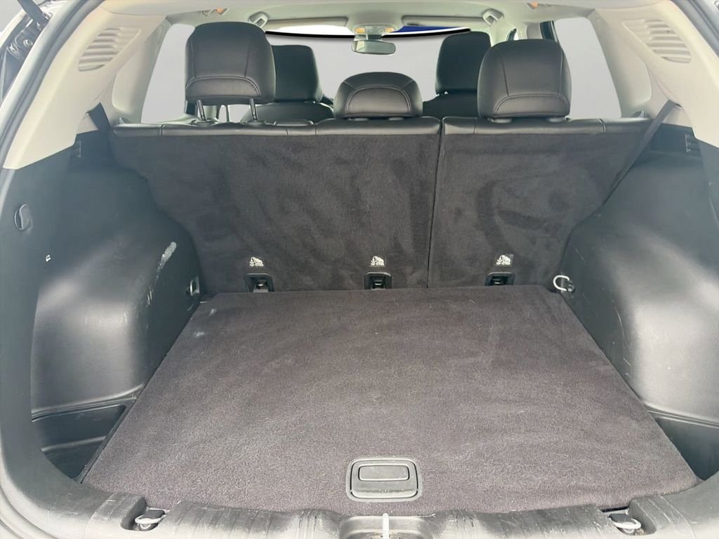 Used 2022 Black Jeep Latitude image 7