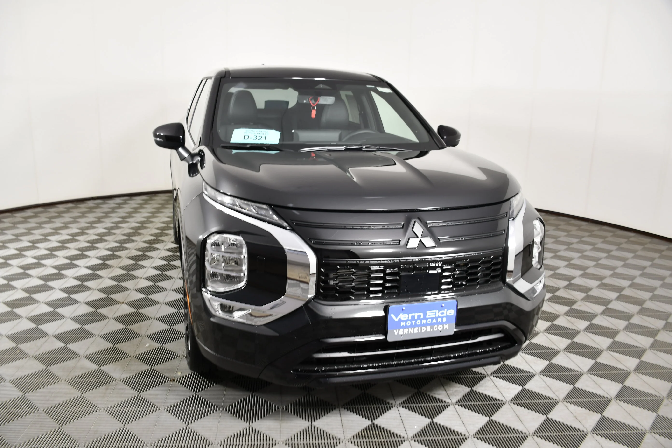 New 2026 Black Diamond Mitsubishi LE image 3