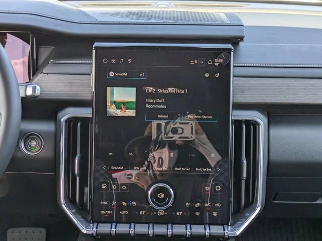 2026 GMC Acadia Denali - Photo 19