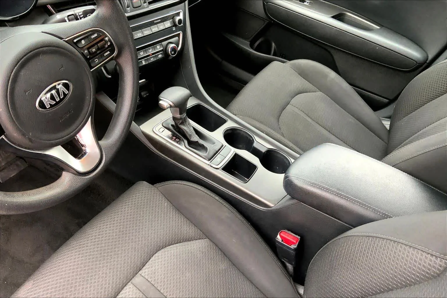 Used 2018 Snow White Pearl Kia LX image 15