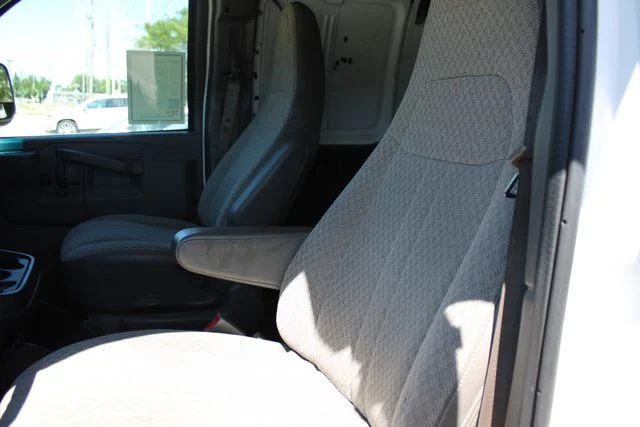 Used 2018 White GMC Work Van image 8