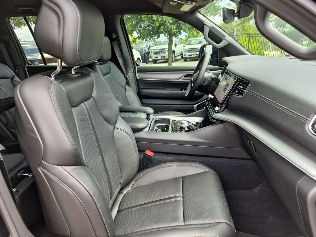 New 2026 High Gloss Black Exterior Paint Jeep  image 36