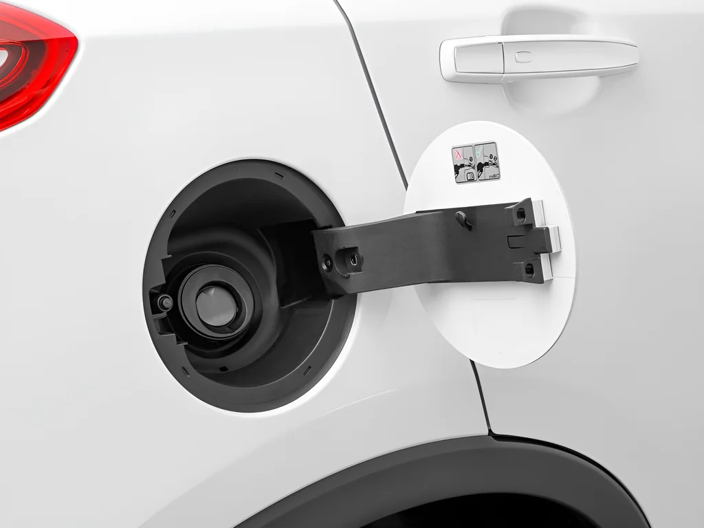 Used 2022 White Buick Preferred image 50