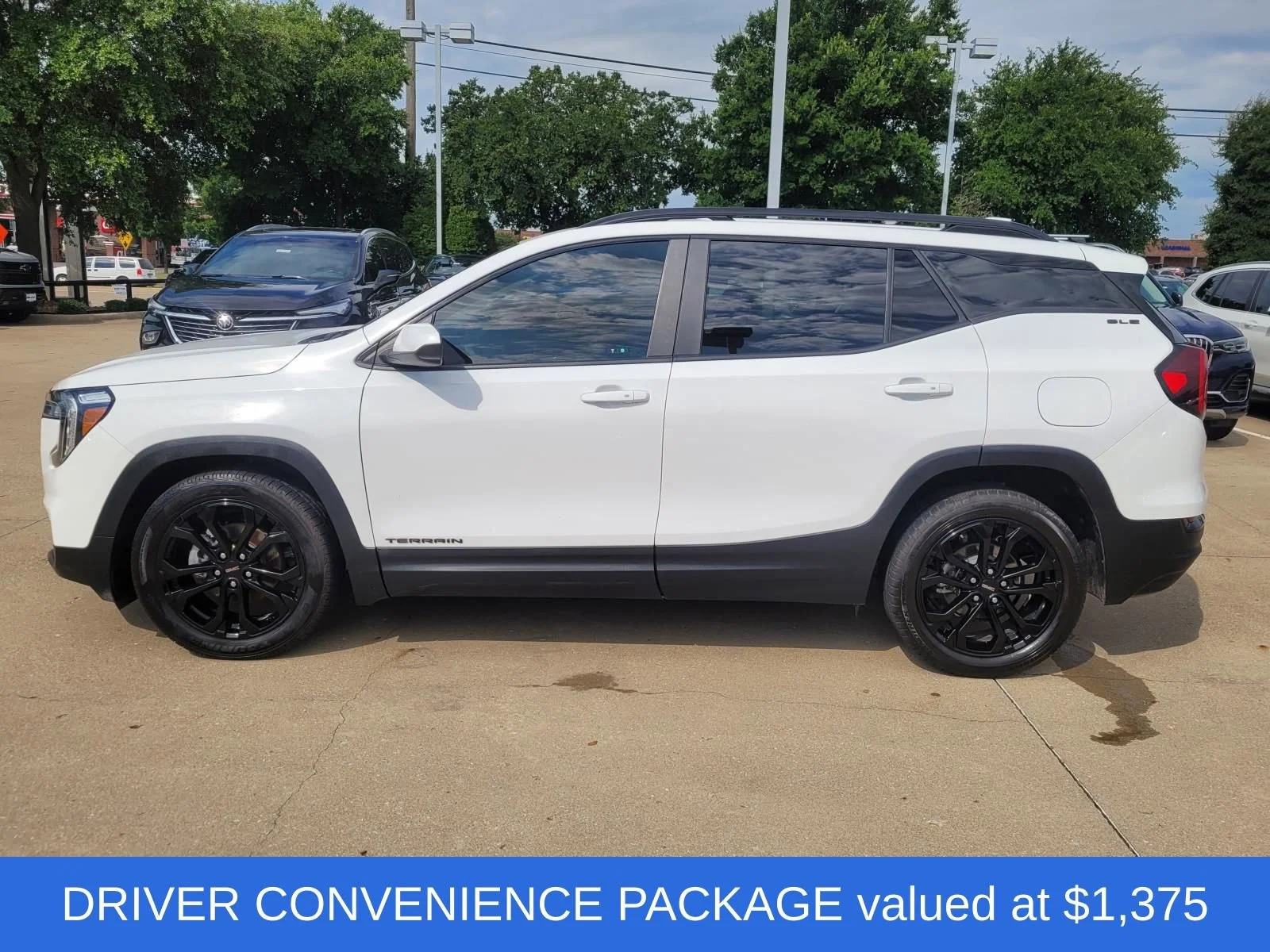 Used 2022 Summit White GMC SLE image 3