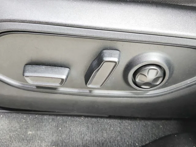 Used 2023 White Jeep Limited image 15