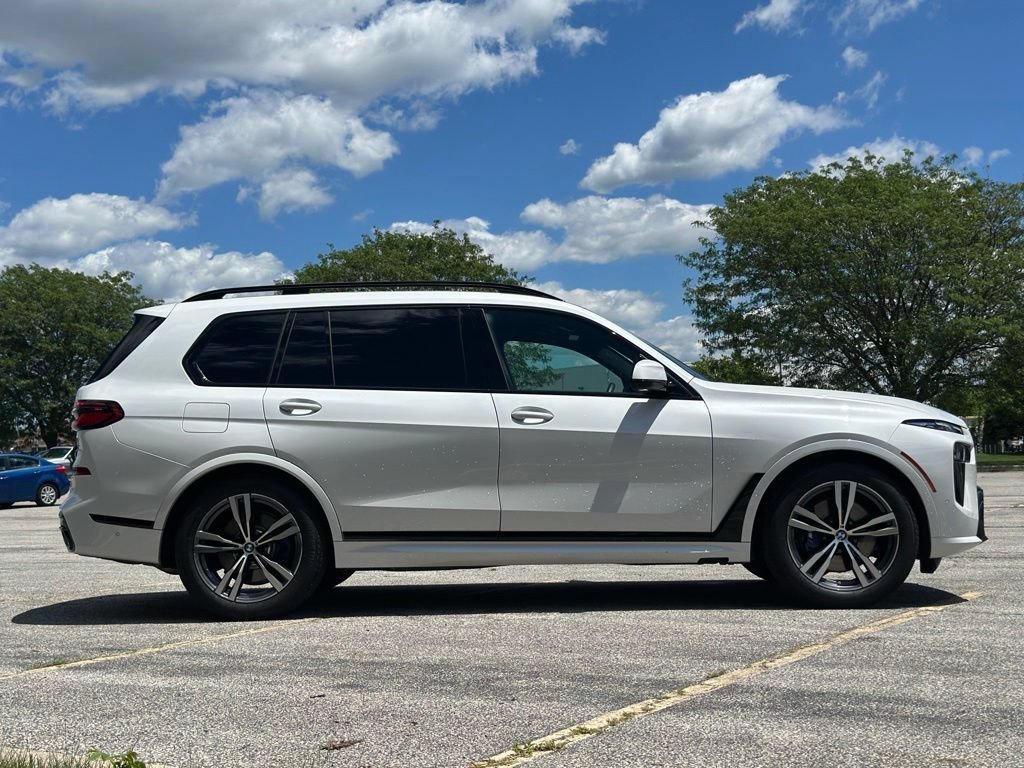 New 2026 Mineral White Metallic BMW xDrive40i image 8