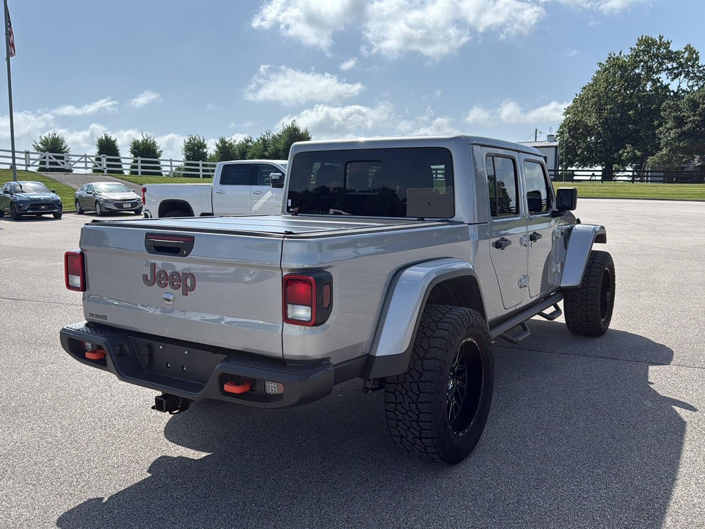 Used 2021 Silver Jeep Mojave 4x4 image 5