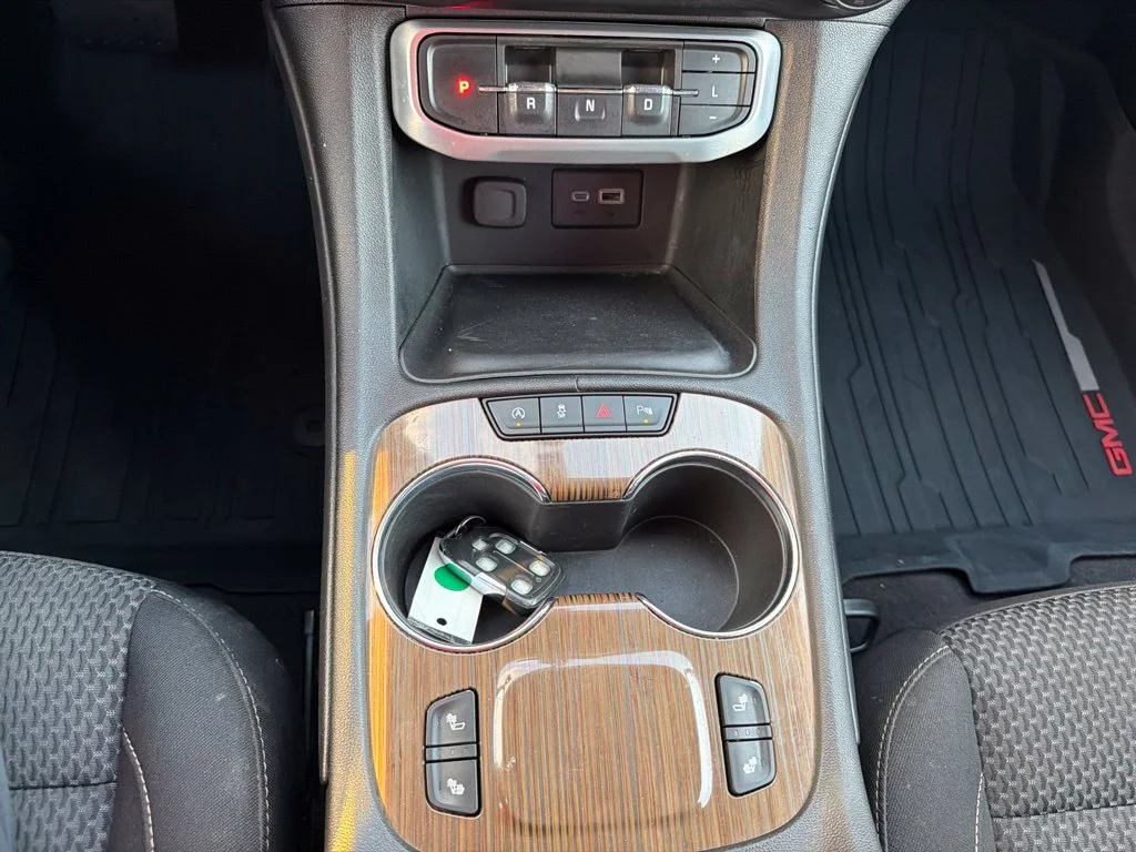 Used 2020 White GMC SLE image 14